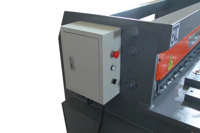 Электромеханическая гильотина Metal Master ETG 1315E