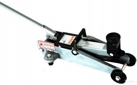 Домкрат подкатной Armada T31202 2.5 т