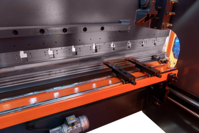 Листогибочный пресс HPJ 2580M c ЧПУ E22