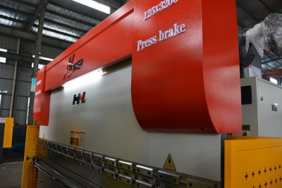 Гидравлический вертикально гибочный пресс MetalMaster HPJ 2040