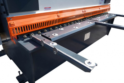 Ножницы гильотинные гидравлические Metal Master HCJ 2540 Е