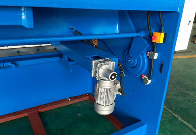 Гидравлическая гильотина с поворотной балкой Metalmaster HCQ 2560